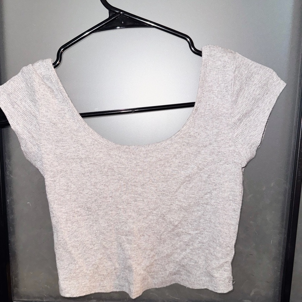 Grey cropped shirt